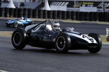 Tercera edici車n de la reuni車n y exhibici車n de autom車viles cl芍sicos en el circuito del Jarama