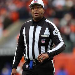 Who are the referees at the 2022 Super Bowl LVI?