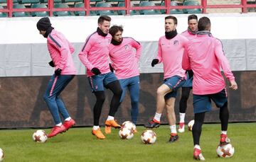 Entrenamiento del Atlético de Madrid en el estadio del Lokomotiv de Moscú.
