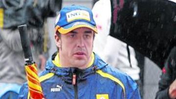 <b>CONTRARIADO. </b> Alonso sigue sin encontrar el camino del triunfo. En China sólo pudo ser noveno.