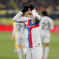 Why are Frenkie de Jong and Pedri not playing for Barcelona against Almería in LaLiga?