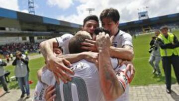 Emiliano Vecchio, celebra su gol contra Huachipato durante el partido de primera division en el estadio Cap.
