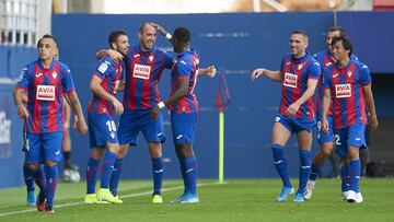 El Eibar celebra el gol de Ramis, ante el Espanyol.