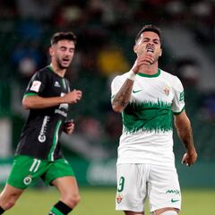 Ezkieta y Badia paran bajo la lluvia de ocasiones en Elche