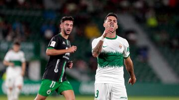 Sergio León se lamenta de un error.