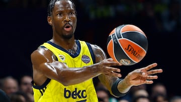 After winning the EuroLeague title with Fenerbahce, Nigel Hayes-Davis is to return to the NBA after agreeing a deal with the Phoenix Suns.
