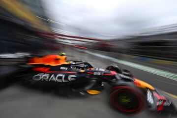 Sergio Pérez antes del inicio de la carrera del Gran Premio de Australia de Fórmula 1.