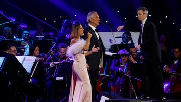 Vina del Mar, 26 de febrero de 2024.
Andrea Bocelli se presenta durante la segunda noche del Festival de Vina 2024.
Raul Zamora/Aton Chile