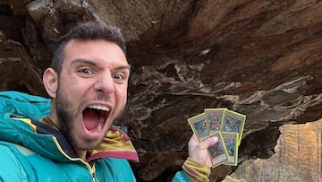 Elias Iagnemma en Exodia con unas cartas
