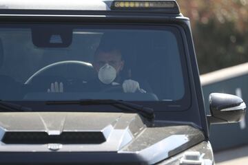 FC Barcelona's Arturo Vidal arrives at Ciutat Esportiva Joan Gamper for COVID-19 PCR tests following the outbreak of the coronavirus disease (COVID-19), Barcelona, Spain, May 6, 2020. 