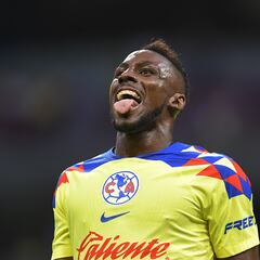 Julián Quiñones se encara con aficionados del Pachuca