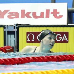 Una niña de 14 años se cuelga la plata entre King y Efimova