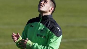 Emi vuelve al grupo y a Medrán le falta poco