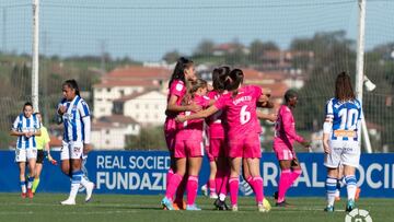 El Madrid CFF celebra un gol en Zubieta.