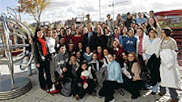 <b>IÑAKI SÁEZ DIVIRTIÓ A LOS COLEGIALES</B>. Los alumnos de 4º de la ESO del Colegio La Salle-San Rafael se lo pasaron en grande escuchando las anécdotas de Iñaki Sáez.