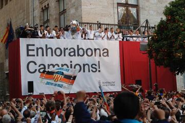 La plantilla, con la Copa.