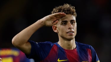 BARCELONA, 21/10/2025.- El centrocampista del Barcelona Fermín López celebra el 5-1 conseguido ante Olimpiacos, durante el partido de la jornada 3 de la Liga de Campeones entre el Barcelona y el Olimpiacos, este martes en el Estadi Olímpic Lluís Companys. EFE/Alberto Estevez