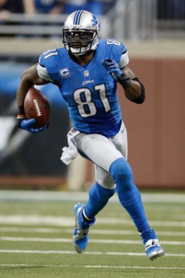 El a?o siguiente la portada fue para Calvin Johnson, que se zaf車 de la maldici車n tan eficientemente como lo hace de los cornerbacks rivales. Megatron bati車 el record de yardas de recepci車n en una temporada de Jerry Rice (que era de 1.848) y se qued車 a escasas 36 de superar la barrera de las 2.000 yardas.