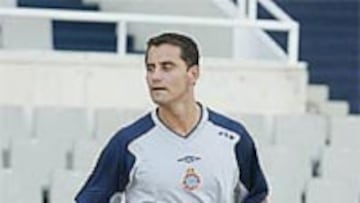 <B>ELIGIÓ SU DESTINO. </B>Ito desatendió el acuerdo entre Betis y Albacete para su cesión, y cumplió su compromiso con Cristóbal Parralo, secretario técnico del Espanyol.