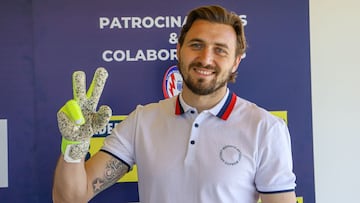 Dimitrievski, en la presentaci&oacute;n de la escuela de porteros del Rayo Majadahonda.