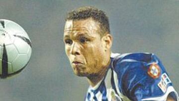 <b>OBJETIVO. </b>El delantero brasileño del Oporto Luis Fabiano podría estar muy cerca de convertirse en nuevo jugador del Sevilla, según la prensa portuguesa.