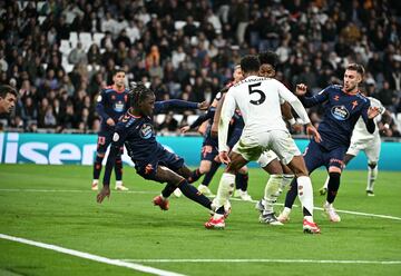 Endrick marcó de tacón el gol que cerró el choque.