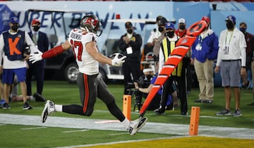 Rob Gronkowski puso el primer touchdown del juego, una recepción de ocho yardas.