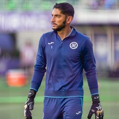 Jesús Corona busca alargar su estadía en Cruz Azul