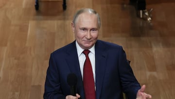 Russian President Vladimir Putin attends a meeting with students and teachers at a concert hall of a music school as he visits the Sirius educational centre for gifted children near Sochi in the Krasnodar region, Russia, May 19, 2025. Sputnik/Vyacheslav Prokofyev/Pool via REUTERS ATTENTION EDITORS - THIS IMAGE WAS PROVIDED BY A THIRD PARTY.