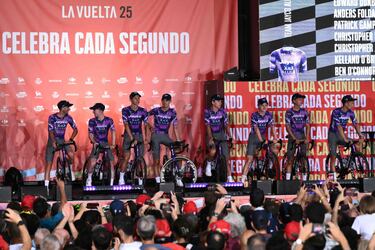 El equipo Jayco Alula presenta a sus corredores para La Vuelta en su 80 edición.