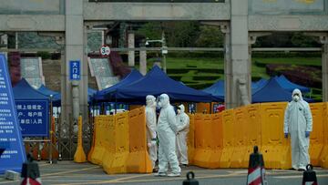 People wearing protective suits are seen in Biandanshan cemetery in Wuhan, Hubei province, the epicenter of China's coronavirus disease (COVID-19) outbreak, April 1, 2020. REUTERS/Aly Song