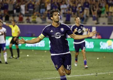 Debut¨® en la MLS anotando un gol en el primer partido de la temporada 2015 del Orlando City frente al New York City FC. En octubre de 2017 jug¨® su ¨²ltimo partido.