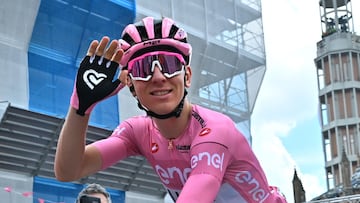 Mortegliano (Italy), 24/05/2024.- Slovenian rider Tadej Pogacar of team Uae Emirates wearing the overall leader's pink jersey, arrive for the start of the 19th stage of the 107 Giro d'Italia 2024, cycling race over 157 km from Mortegliano to Sappada, in Mortegliano, Italy, 24 May 2024. (Ciclismo, Italia, Eslovenia) EFE/EPA/LUCA ZENNARO