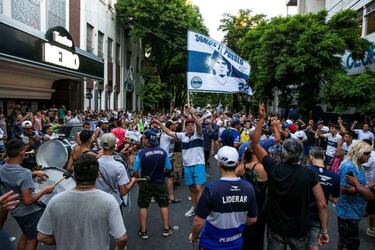 Diego Maradona u-turn to stay at Gimnasia