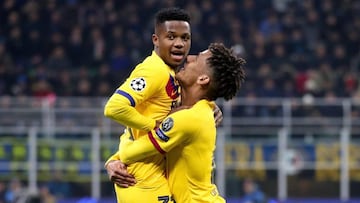 Milan (Italy), 10/12/2019.- FC Barcelona's Ansu Fati (L) celebrates with teammate Jean-Clair Todibo after scoring during the UEFA Champions League group F soccer match between FC Inter and FC Barcelona at the Giuseppe Meazza stadium in Milan, Italy 1