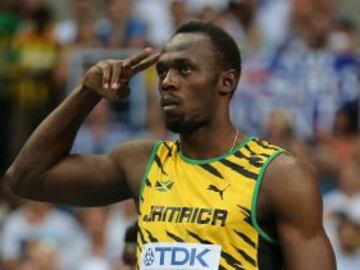El jamaicano Usain Bolt se prepara para comenzar la carrera de los 100 metros masculinos en el Campeonato Mundial de Atletismo de Moscú 2013 en el estadio Luzhniki el 10 de agosto de 2013