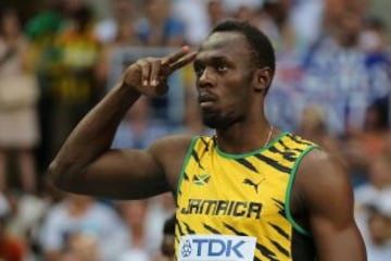 El jamaicano Usain Bolt se prepara para comenzar la carrera de los 100 metros masculinos en el Campeonato Mundial de Atletismo de Moscú 2013 en el estadio Luzhniki el 10 de agosto de 2013