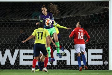 Ha participado en tres Copa América y un Mundial con la camiseta de la Roja.