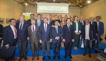 El Ayuntamiento de Valdeolmos-Alalpardo como organizador del "IV Torneo de Fútbol Cadete Vicente del Bosque. Villa de Alalpardo y del II Torneo de Fútbol Femenino" cada año premia a personas o instituciones por su apoyo al deporte.