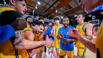 Los jugadores del Movistar Estudiantes celebran su pase a la final de la Copa España 2026.