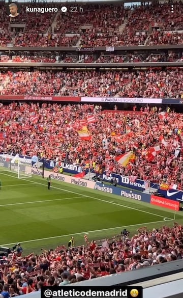 Imagen del Kun Agüero siguiendo el Atlético-Sevilla.