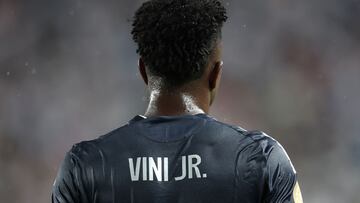 Giannis Antetokounmpo recibe regalo muy especial de Vinicius Júnior