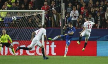 1-0. Pablo Sarabia marcó el primer gol.