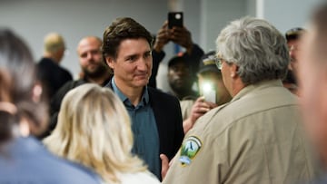 Canada’s Prime Minister Justin Trudeau speaks with residents and firefighters during an appreciation event for those who lived through and battled a wildfire in Upper Tantallon, in Hammonds Plains, Nova Scotia, Canada June 19, 2023.  REUTERS/Ingrid Bulmer