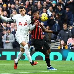 Luis Sinisterra despide el año con derrota ante el Tottenham