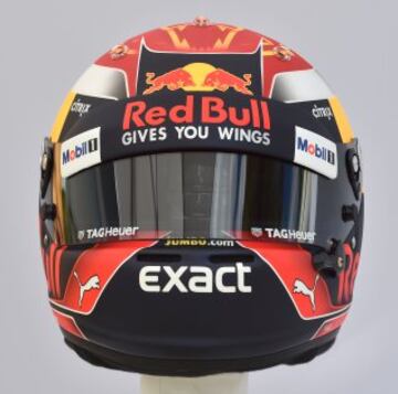 Parte delantera del casco del piloto holandés Max Verstappen de Red Bull.