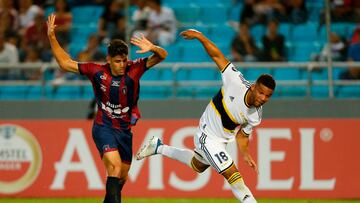 Soccer Football - Copa Libertadores - Group F - Monagas SC v Boca Juniors - Estadio Monumental de Maturin, Maturin, Venezuela - April 6, 2023 Boca Juniors' Frank Fabra in action with Monagas' Ruben Ramirez REUTERS/Leonardo Fernandez Viloria