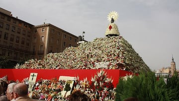 Ofrenda floral a la Virgen del Pilar