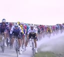 La brutal caída masiva en la Strade Bianche: lo de Alaphilippe pone los pelos de punta