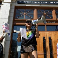 Empleados de Starbucks se unen a huelga nacional